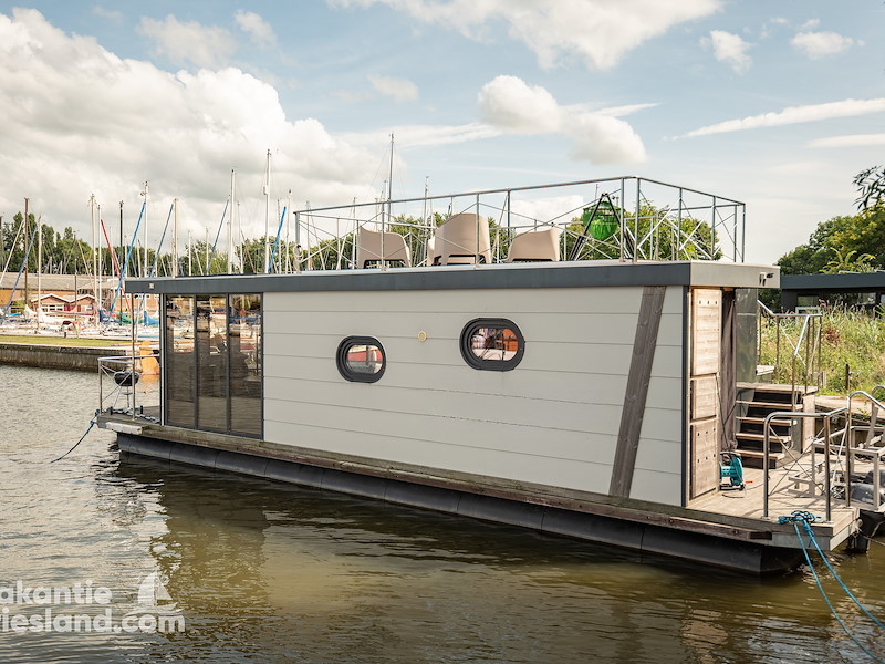 Woonboot Warns inclusief autobootjes