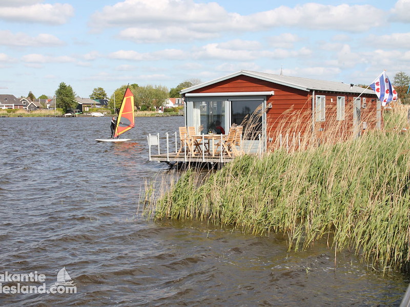 Woonark Oudega direct aan het water