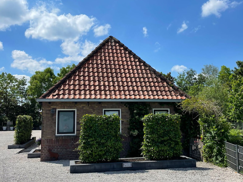Vakantiehuis Nes met groot grasveld