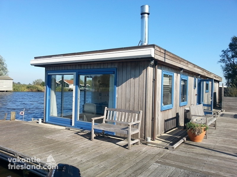 Woonark Grou aan het water