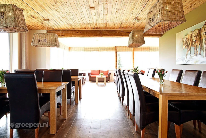Groepsaccommodatie-Nederland-Barchem-40-personen-BRM-1355-022.jpg, tafel, stoelen
