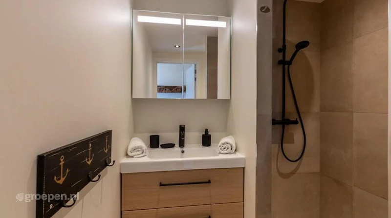 groepsaccommodatie-Nederland-Nieuwvliet-NVB-701408.jpg, badkamer groepsaccommodatie-Nederland-Nieuwvliet-NVB-701408.jpg, badkamer
