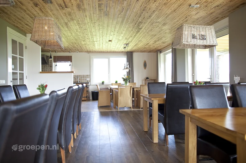 groepsaccomodatie-Nederland-Barchem-20personen-BRM-1353, eettafels