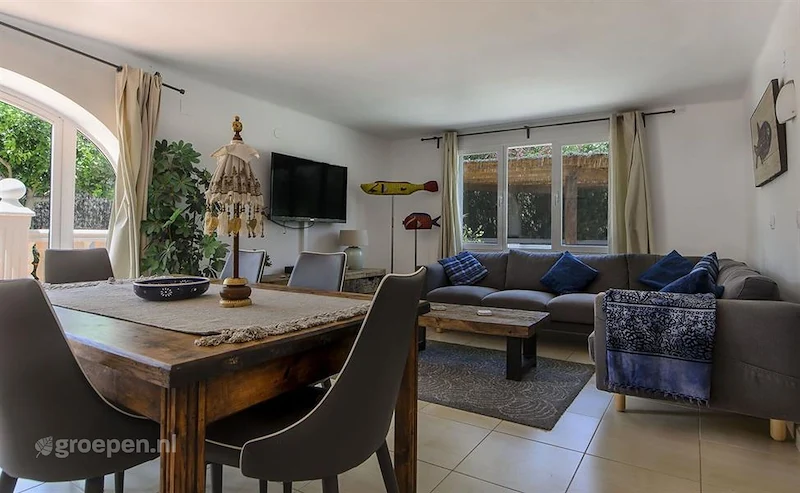 groepsaccommodatie-Spanje-Moraira-AGU-2564-27.jpg, woonkamer, eettafel