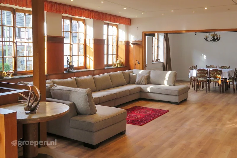 Groepsaccommodatie-Duitsland-Rurberg-18 personen-rur-2006-15.jpg, woonkamer,Hoekbank