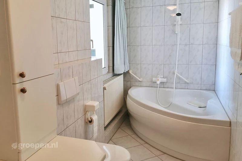 Groepsaccommodatie-Duitsland-Rurberg-18 personen-rur-2006-15.jpg, badkamer,bad,douche