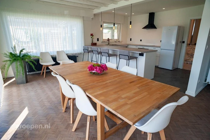 groepsaccommodatie-BELGIE-DEHAAN-deh-2679-05.jpg, eettafel, keuken groepsaccommodatie-BELGIE-DEHAAN-deh-2679-05.jpg, eettafel, keuken
