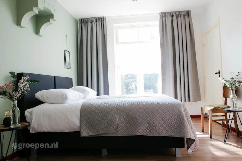 Groepsaccommodatie-14 personen-Helenaveen-Hel-106-D2.jpg, Slaapkamer,2-persoonsbed,Grote ramen
