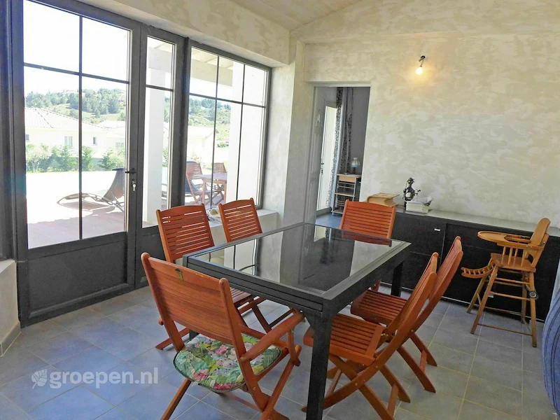 groepsaccommodatie-Frankrijk-Narbonne-6-personen-MAI-2336-12.jpg, eettafel met stoelen