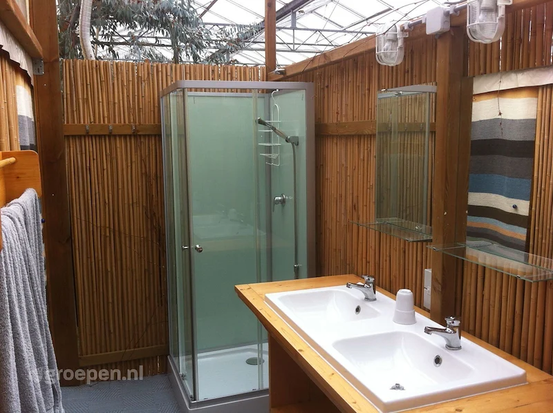 groepsaccommodatie-lutjebroek-ljb-1369-022.jpg, douche, wastafels