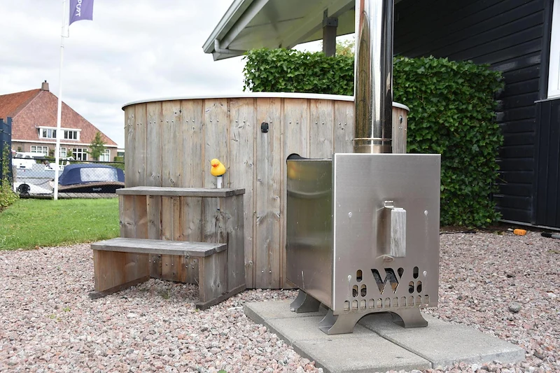 groepsaccommodatie-Sneek-SNK-1911-02.jpg, hottub