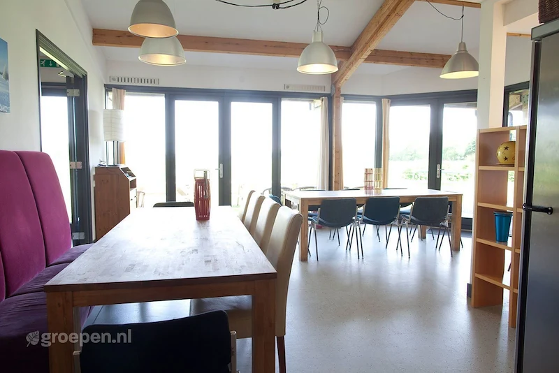 groepsaccommodatie-nederland-waarland-32-personen-nie-1035-90.jpg, tafel, stoelen