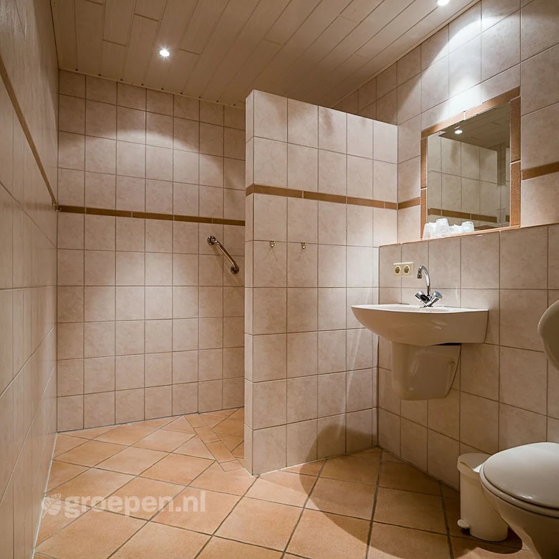 groepsaccommodatie-Nederland-Haaksbergen-HKB1404-01.jpg, badkamer