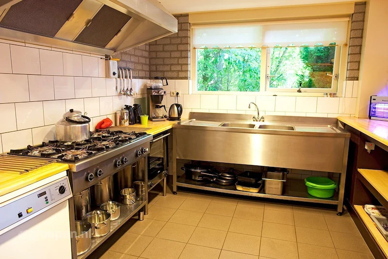 groepsaccommodatie-nederland-schaijk-40-personen-sch-077-032.jpg, keuken