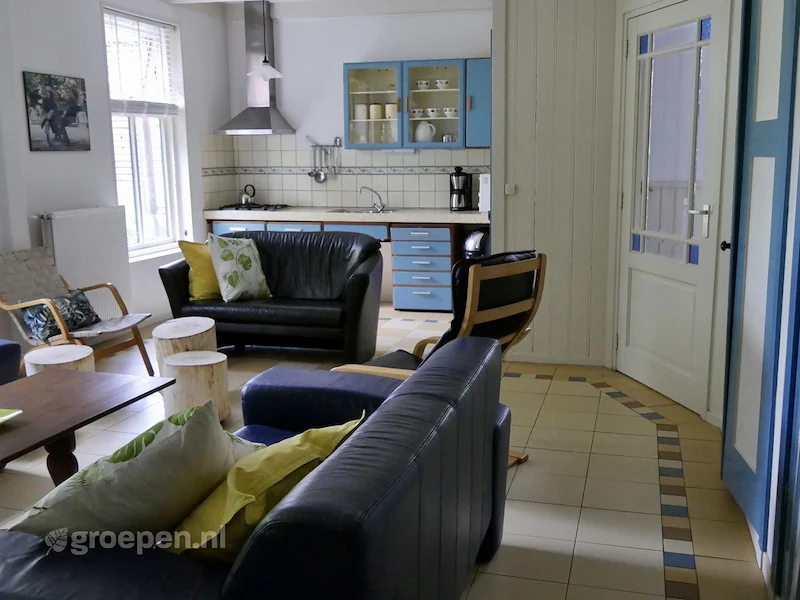 groepsaccommodatie-Uitwellingerga-UWG-1833, woonkamer, keuken groepsaccommodatie-Uitwellingerga-UWG-1833, woonkamer, keuken
