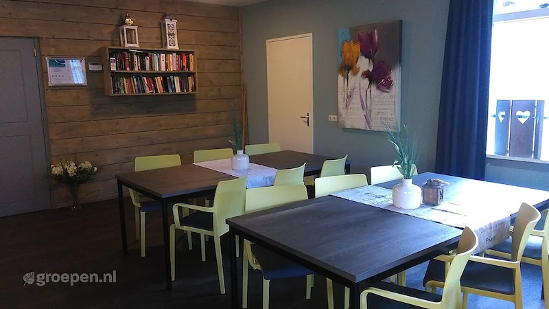 groepsaccommodatie-Nederland-Putten-52-personen-PUT-1408-011.jpg, tafel, stoelen groepsaccommodatie-Nederland-Putten-52-personen-PUT-1408-011.jpg, tafel, stoelen