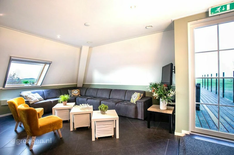 Groepsaccommodatie-Nederland-Lollum-LLM-745-G--10.jpg, Zit hoek met bank en stoelen