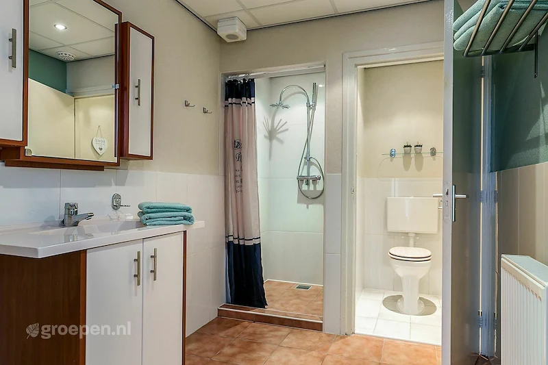 groepsaccommodatie-Nederland-Heeg-BAK-2335-15.jpg, Badkamer,Douche,Toilet