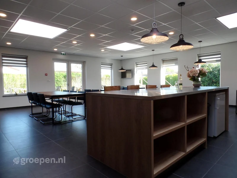 groepsaccommodatie-Nederland-Renesse-REN-2017-18.jpg, keuken/eettafels