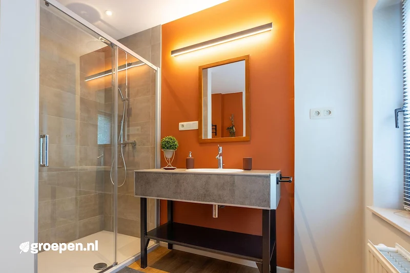 groepsaccommodatie-Belgie-Laroche-LAO-302022.jpg, wasbak, douche