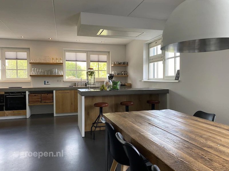 groepsaccommodatie-Nederland-Texel-12-personen-DNB-1778-1-07.jpg, tafel, stoelen groepsaccommodatie-Nederland-Texel-12-personen-DNB-1778-1-07.jpg, tafel, stoelen