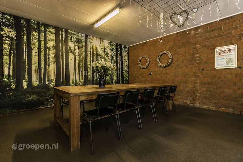 groepsaccommodatie-Nederland-Ruurlo-72-personen-ELH-9029-3.jpg, tafel, stoelen