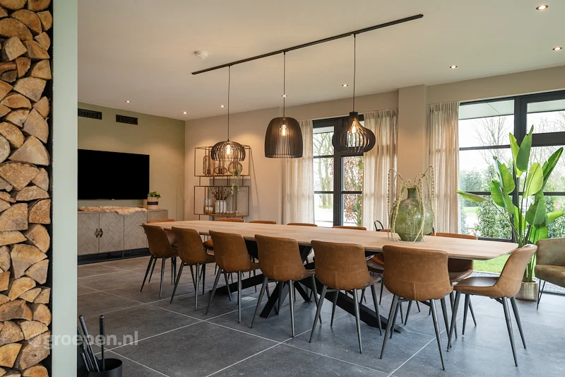 Groepsaccommodatie-Sondel-Nederland-14-personen-SON-5030-G.jpg, eettafel, stoelen