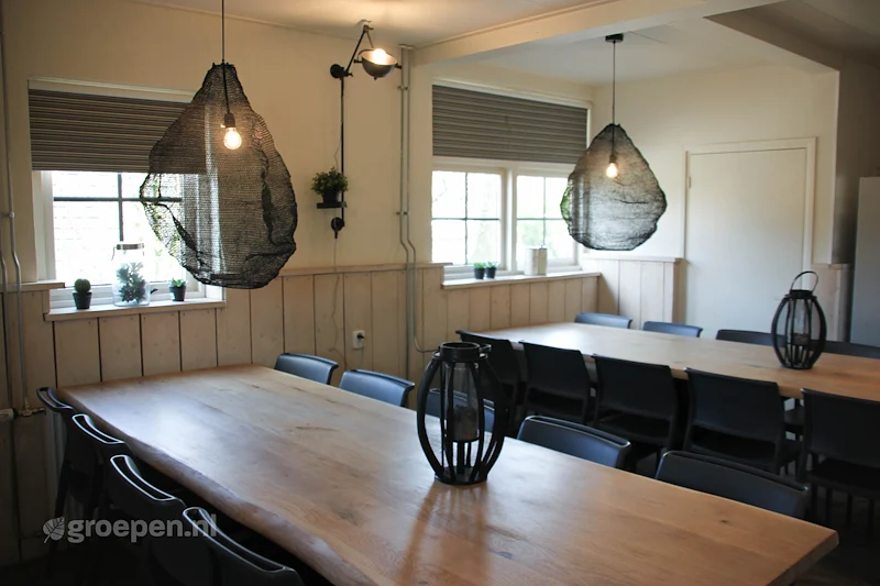 Groepsaccommodatie-Voorthuizen-Nederland-20-personen-VTH-1232.jpg, tafel, stoelen 