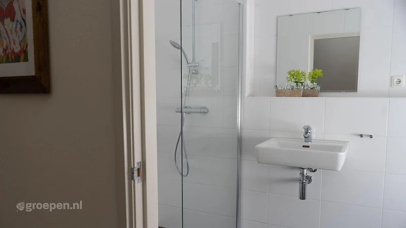 groepsaccommodatie-Nederland-Witteveen-36-personen-WIV-2697-09.jpg, douche, wastafel groepsaccommodatie-Nederland-Witteveen-36-personen-WIV-2697-09.jpg, douche, wastafel