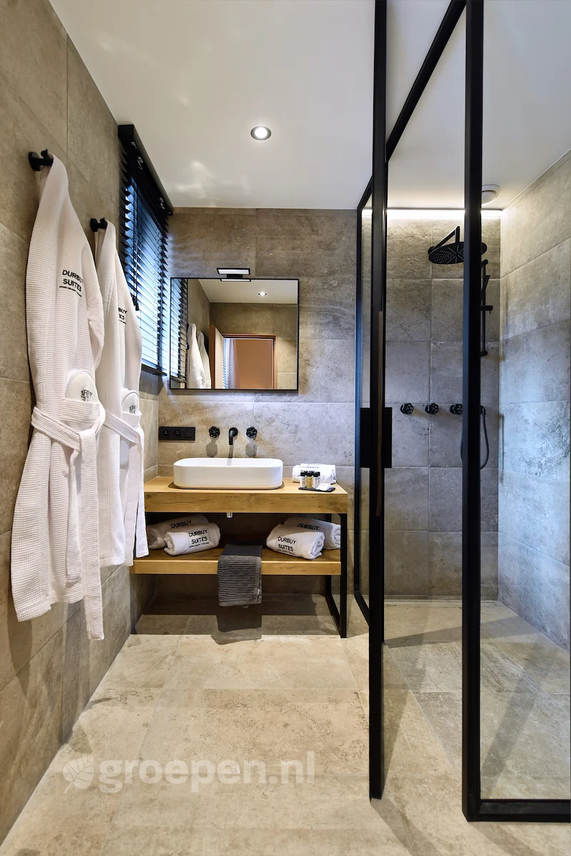 Groepsaccommodatie-Belgie-Durbuy-12-personen-DUR-6093.jpg, douche, wastafel, spiegel