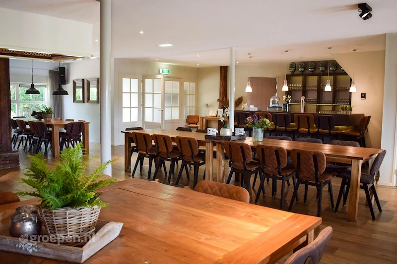groepsaccommodatie-Nederland-Witteveen-36-personen-WIV-2697-02.jpg, tafel, stoelen groepsaccommodatie-Nederland-Witteveen-36-personen-WIV-2697-02.jpg, tafel, stoelen