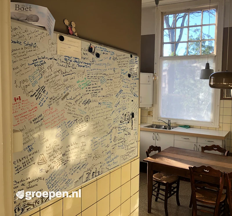 Groepsaccommodatie-Eindhoven-Nederland-6-personen-EDH-2146.jpg, whiteboard in de keuken