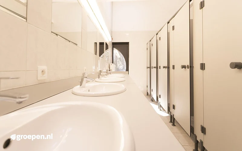 Groepsaccommodatie Blaimont België voor 55 personen ZOB-1036, toilet, wasbak