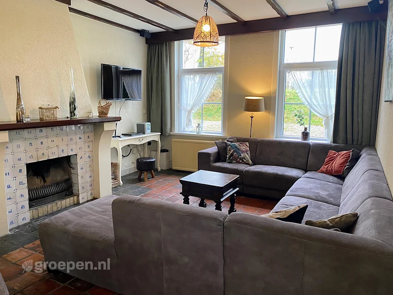 groepsaccommodatie-Nederland-Vrouwenpolder-VRO-2013.jpg, banken