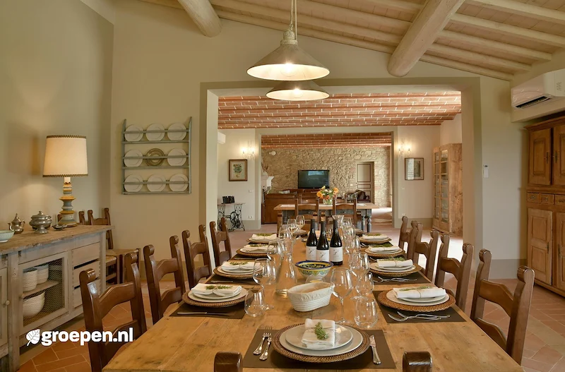 Villa-Italie-Montecatini-Val-di-Cecina-MVC-1042-25, lange tafel