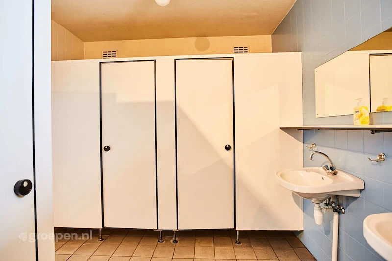 Groepsaccommodatie-Nes_akkrum-Nederland-30-personen-NES-1349.jpg, sanitair