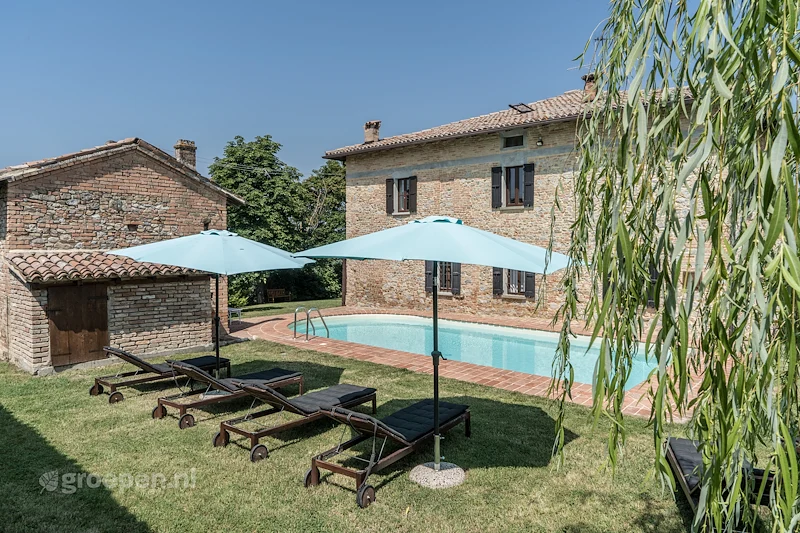 Villa-Italie-Salsomaggiore-Terme-14-personen-SMT-1028-02.jpg, zwembad,ligstoelen,parasol Villa-Italie-Salsomaggiore-Terme-14-personen-SMT-1028-02.jpg, zwembad,ligstoelen,parasol