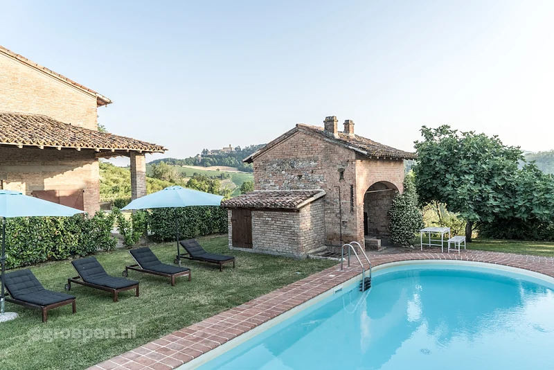 Villa-Italie-Salsomaggiore-Terme-14-personen-SMT-1028-24.jpg, zwembad,gras,parasol,ligstoelen Villa-Italie-Salsomaggiore-Terme-14-personen-SMT-1028-24.jpg, zwembad,gras,parasol,ligstoelen