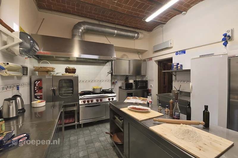 Villa-Italië-Toscane-CastiglionFiorentino-18personen-CFT-4036-007.JPG, keuken,oven,fornuis,afzuiger,snijplank