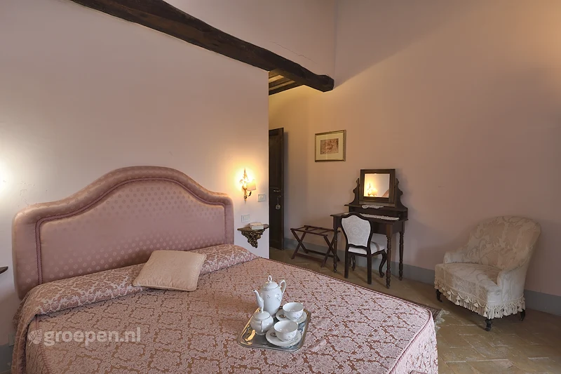 Villa-Italië-Toscane-CastiglionFiorentino-18personen-CFT-4036-021.JPG, slaapkamer,tweepersoonsbed,tweepersoonskamer,roze