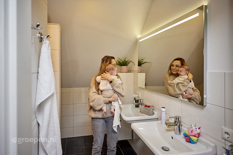 Groepsaccommodatie-Nederland-Roggel-13p-ROG-1348-3, badkamer,bad