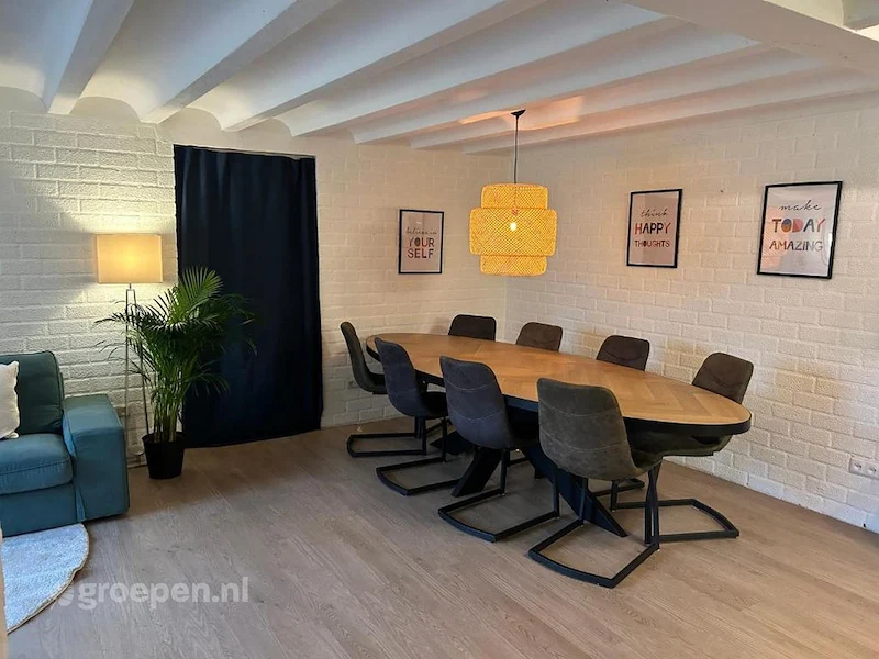 Groepsaccommodatie-Nederland-Enschede-12 personen-ENS-3750-38.jpg, tafel, stoelen Groepsaccommodatie-Nederland-Enschede-12 personen-ENS-3750-38.jpg, tafel, stoelen