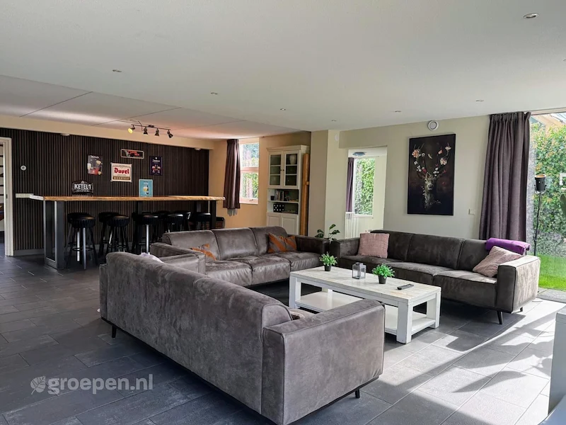 groepsaccommodatie-Nederland-Vrouwenpolder-VRO-7940-05.jpg, bank