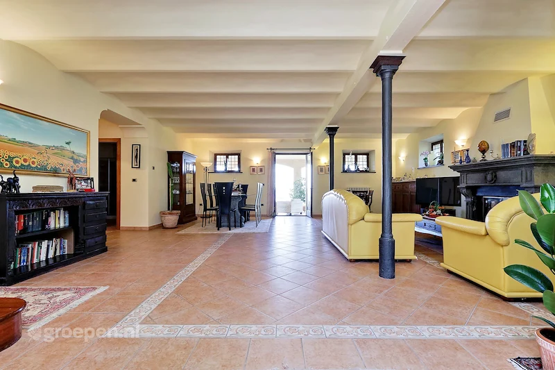 Villa-Italie-Marche-Appignano-8personen-APP-4049-021.jpg, Woonkamer,Bank,Eetkamer,Zithoek,Openhaard