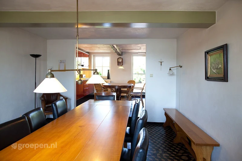 groepsaccommodatie-remersdaal-rem-304-129.jpg, eettafel groepsaccommodatie-remersdaal-rem-304-129.jpg, eettafel