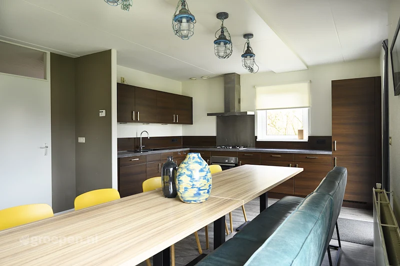 3.Groepsaccommodatie-eernewoude-14-personen-eettafel-keuken-min.jpg, eettafel/keuken 3.Groepsaccommodatie-eernewoude-14-personen-eettafel-keuken-min.jpg, eettafel/keuken