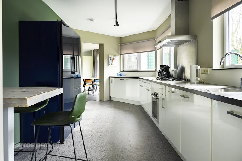 6.Groepsaccommodatie-eernewoude-20-personen-keuken-begane-grond-min.jpg, keuken 6.Groepsaccommodatie-eernewoude-20-personen-keuken-begane-grond-min.jpg, keuken