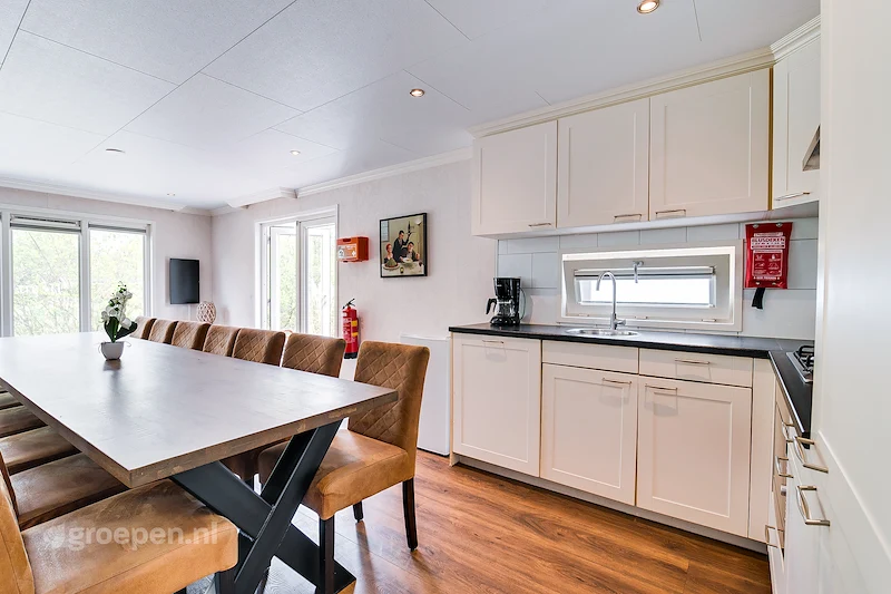 groepsaccommodatie-Nederland-de_Bult-EES1810-02.jpg, eettafel, keuken