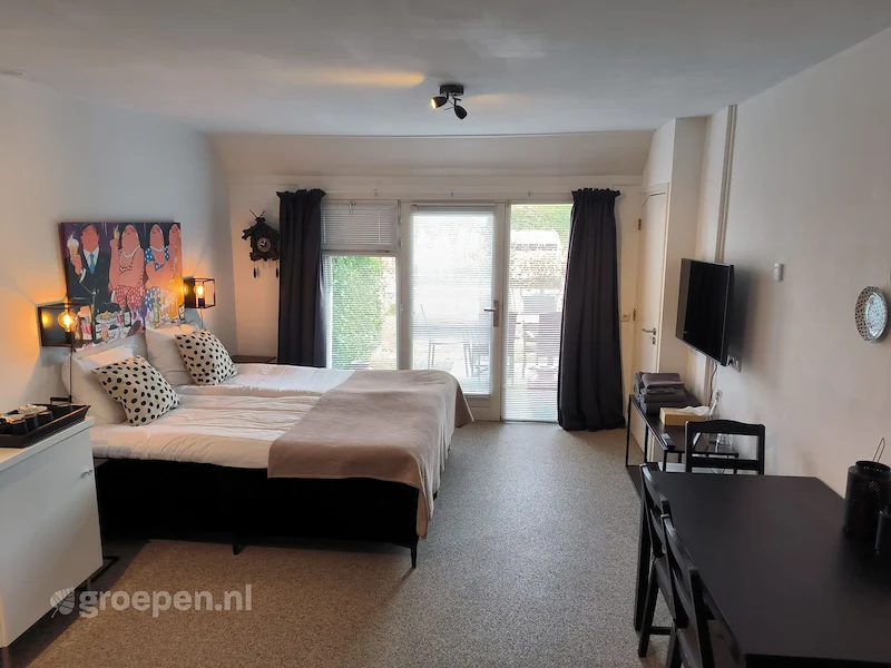Groepsaccommodatie-Nederland-Zevenbergen-20personen-ZVB-1104-010.jpg, slaapkamer