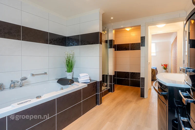 Groepsaccommodatie-Nederland-slenaken heijenrath-18 personen-HEI-3311, Badkamer,Bad,Douche